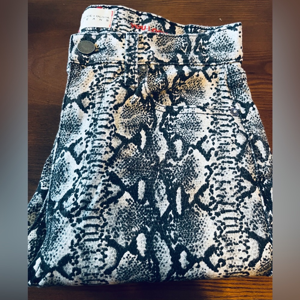 Alice + Olivia Jeans size 26 skinny jeans